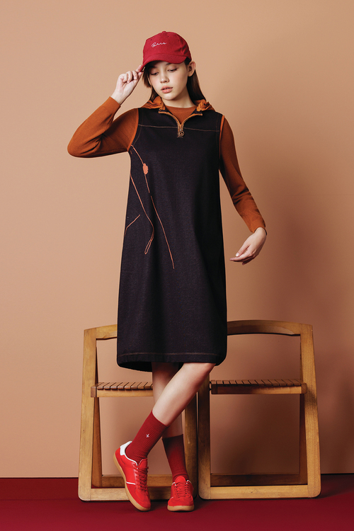 南枝剪影印花連帽洋裝