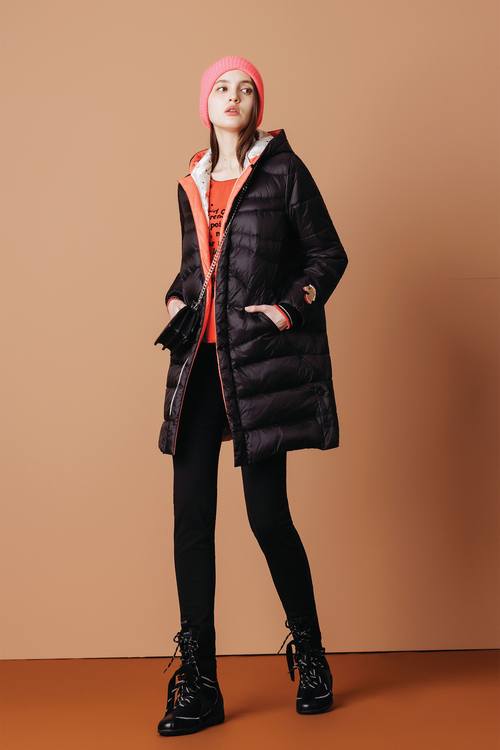 標誌輕量羽絨連帽中長外套