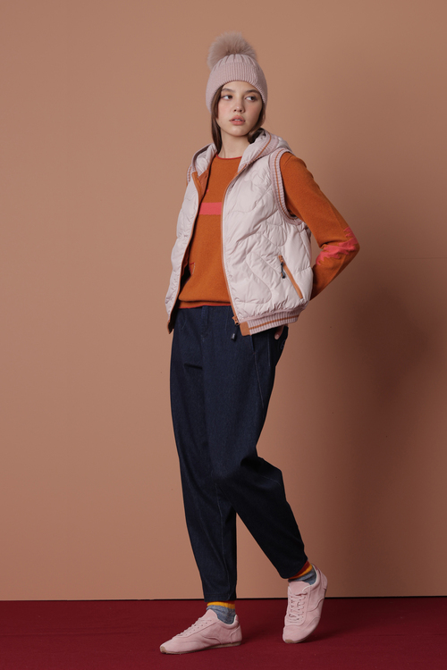 曲線輕量羽絨背心